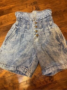 Vintage 90's Bonjour High Wasted Mom Fit Denim Acid Wash Shorts Size 4